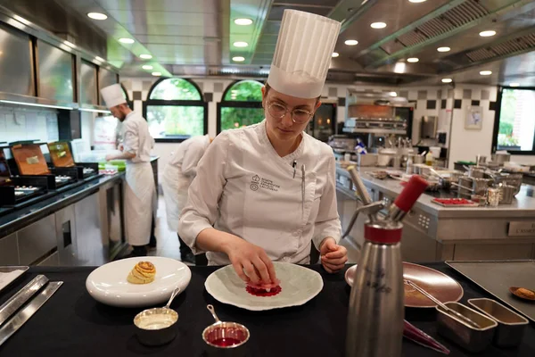Tinqueux France May 2022 Pastry Chef Plating Dessert Dish Three — 스톡 사진