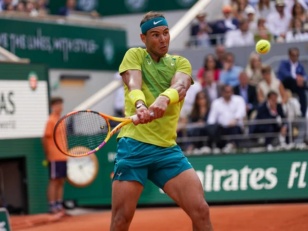 PARIS, FRANCE - 5 Haziran 2022: İspanya Grand Slam şampiyonu Rafael Nadal, 2022 'de Fransa' nın Paris kentinde Norveçli Casper Ruud 'a karşı oynadığı son maçta