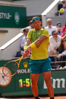 PARIS, FRANCE - 5 Haziran 2022: İspanya Grand Slam şampiyonu Rafael Nadal, 2022 'de Fransa' nın Paris kentinde Norveçli Casper Ruud 'a karşı oynadığı son maçta