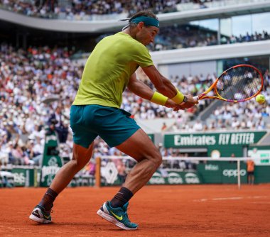 PARIS, FRANCE - 5 Haziran 2022: İspanya Grand Slam şampiyonu Rafael Nadal, 2022 'de Fransa' nın Paris kentinde Norveçli Casper Ruud 'a karşı oynadığı son maçta