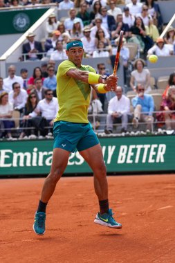 PARIS, FRANCE - 5 Haziran 2022: İspanya Grand Slam şampiyonu Rafael Nadal, 2022 'de Fransa' nın Paris kentinde Norveçli Casper Ruud 'a karşı oynadığı son maçta