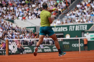 PARIS, FRANCE - 5 Haziran 2022: İspanya Grand Slam şampiyonu Rafael Nadal, 2022 'de Fransa' nın Paris kentinde Norveçli Casper Ruud 'a karşı oynadığı son maçta