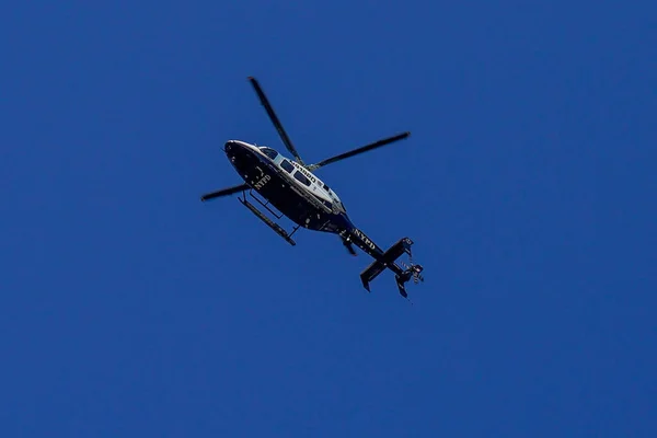 Brooklyn New York August 2022 Nypd Bell 429 Helicopter Sky — Zdjęcie stockowe