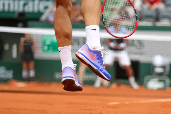 法国巴黎 2015年5月24日 瑞士大满贯冠军罗杰 费德勒17次在法国巴黎举行的2015年第三轮比赛中穿着定制耐克网球鞋 — 图库照片