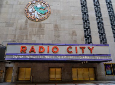 NEW YORK - 13 Eylül 2022: New York Şehri tarihi, Rockefeller Center 'daki Radio City Music Hall, Manhattan