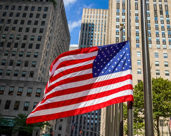 Zur Erinnerung Den September Weht Die Amerikanische Flagge lizenzfreie Stockbilder