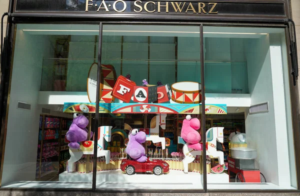 New York September 2022 Vlaggenschipwinkel Van Fao Schwarz Rockefeller Plaza — Stockfoto