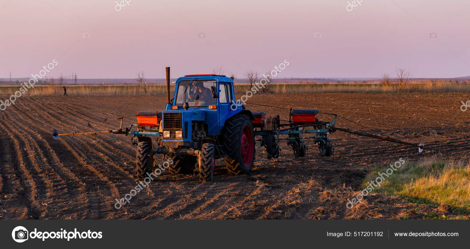 Taraclia Moldávia 2020 Trator Com Semeadora Trabalhando Terra Arável