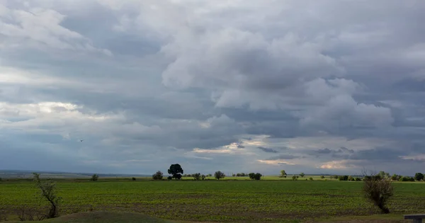 Nubes Tormenta Sobre Los Campos Trágico Cielo Sombrío Sol Está — Foto de Stock