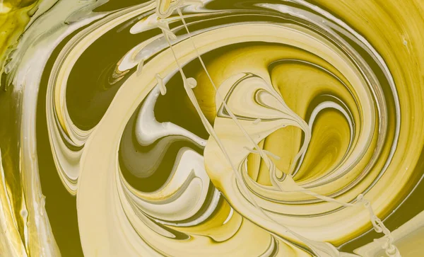 Boya kompozit rengi üretirken çekilmiş fotoğraflar. Akrilik boyayı farklı renklerde karıştırıyorum. Marbleleştirilmiş.