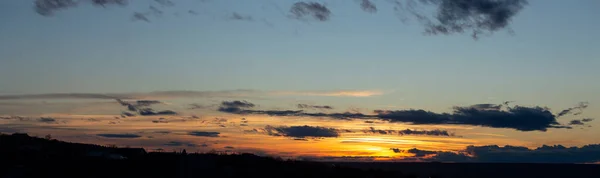 Вечерний Закат Панорама Величественные Грозовые Облака Трагическое Мрачное Небо — стоковое фото