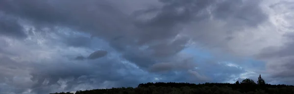 Nuvens Tempestade Cobrem Paisagem Céu Sombrio Trágico Panorama Céus Fantásticos — Fotografia de Stock