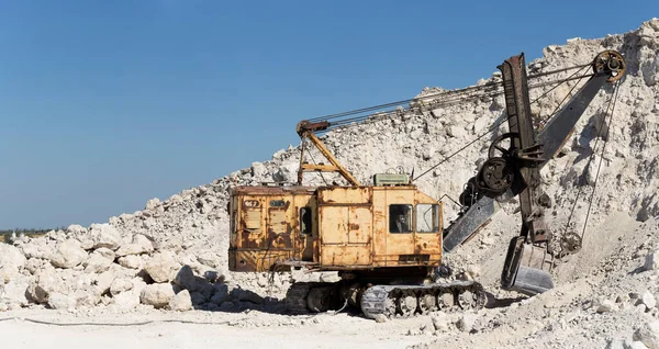 Excavadora Amarilla Excavadora Para Cavar Verter Suelo Trabajo Cantera — Foto de Stock