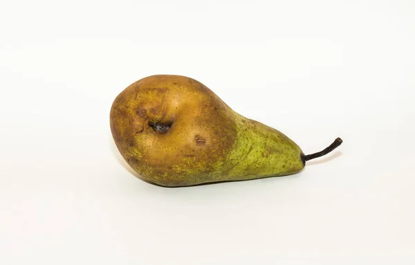 Eine Konferenzbirne Ist Eine Birnenart Obst Auf Weißem Hintergrund — Stockfoto