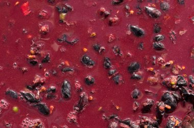 Şarap malzemesi, üzüm suyu - mutlaka, stum, maun. Moldova 'da şarap üretim teknolojisi. Şarap yapma geleneği..