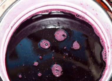 Şarap malzemesi, üzüm suyu - mutlaka, stum, maun. Şarap üretim teknolojisi. Şarap yapma geleneği. Eski üzüm işleme geleneği. Moldova 'da şarap üretimi.