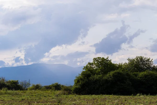 Thunderhead Cubre Los Balcanes Aguacero Acerca Las Tierras Agrícolas Pueblos — Foto de Stock