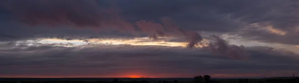 Leaden Nuvens Tempestade Cobriram Pôr Sol Paisagem Escura Cumuliforme Céu — Fotografia de Stock