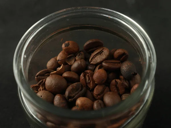 Fresh Roasted Coffee Beans Pile Isolated — стоковое фото