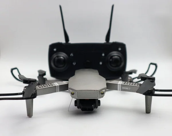 Drone Moderno Controller Con Smartphone Isolato Bianco — Foto Stock