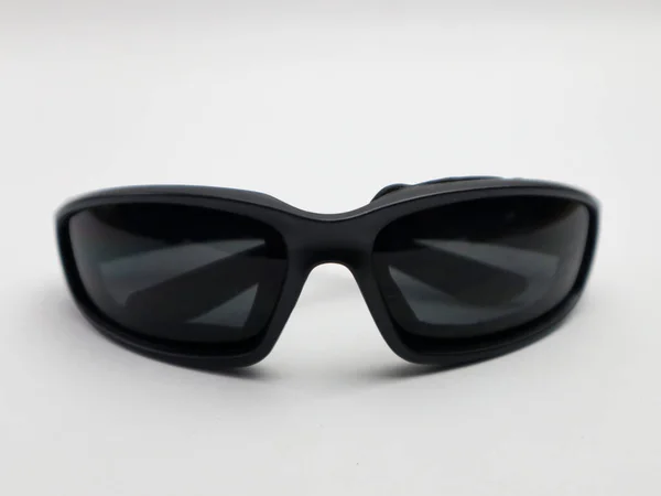 Zwarte Sport Zonnebril Geïsoleerde Witte Achtergrond Selectieve Focus — Stockfoto