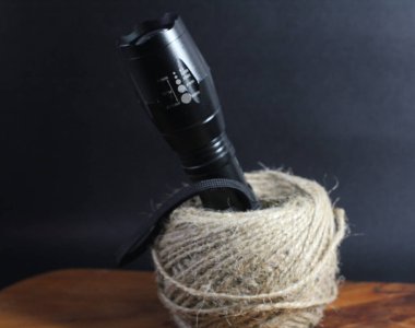 LED El feneri Kara karanlık çevre düşük ışık