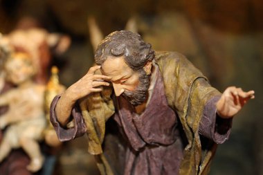 Josef yatak figürünün yakın çekimi.