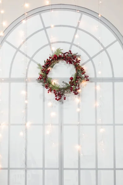 Elegant Christmas Wreath Decor Window Garland Celebratio — Stock Photo, Image