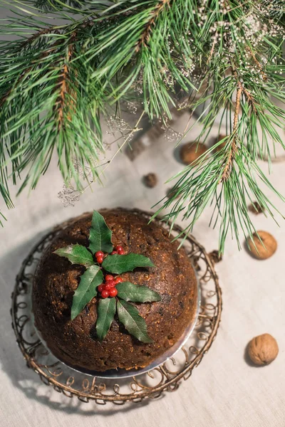 装飾されたクリスマスは トウヒの枝で描かれたスタンドで盗まれました — ストック写真