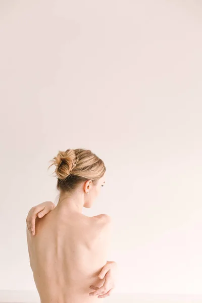 Girl Naked Back Hair Tied Pigtail White Backgroun — стоковое фото