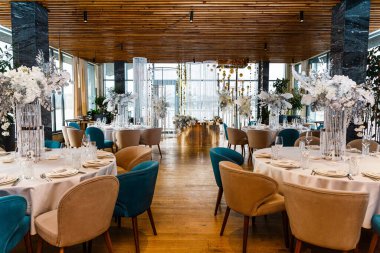 Bir restoranda iç dizayn masası dekorasyonu.