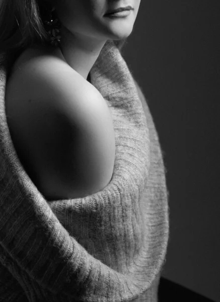 Perfil Chica Suéter Cuello Grande Moda Temporada Textil Punto — Foto de Stock