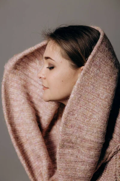Profil Gadis Dalam Sweater Big Collar Fashion Season Textile Knitwea — Stok Foto