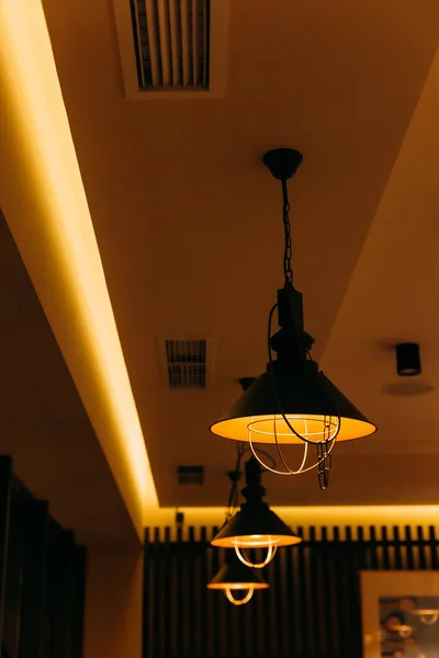 Потолок Лофт Лампы Внутри Комнаты Кафе Ретро Дизайн Интерьера — стоковое фото