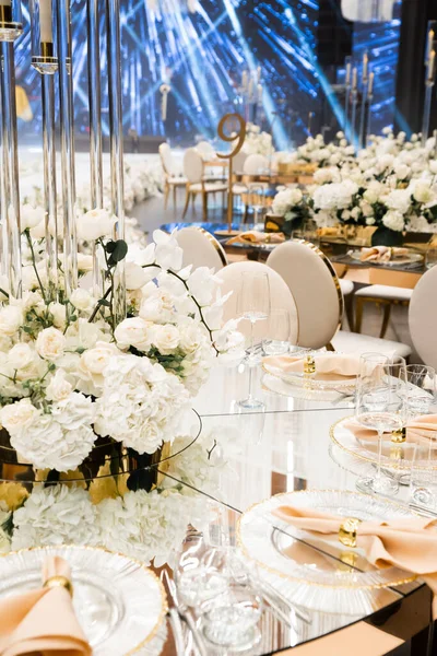 Festive Table Decoration Elements Flora Lighting Luxury Hall Even — Φωτογραφία Αρχείου