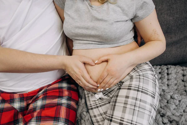 Pregnant Woman Husband Create Heart Sign Belly Family Hous — Stock fotografie