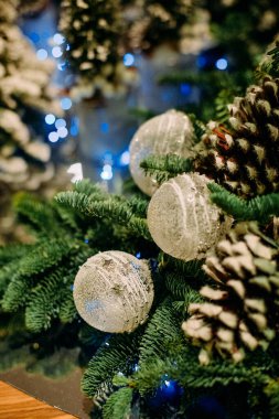 Noel ağacı sembolü için yeni yıl dekorasyonu süsleri