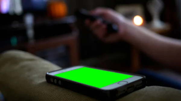 Kanepede Yeşil Ekranlı Akıllı Telefon 