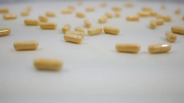 Doğum öncesi Vitaminler Over White BG - Hamilelik Konsepti