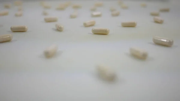 Beyazın Üzerinde Dönen Probiyotik Haplar