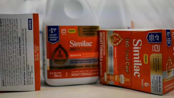 Similac Total Care Products Baby Formula Whiteeditorial 사용되고 클립을 상업적으로 스톡 사진