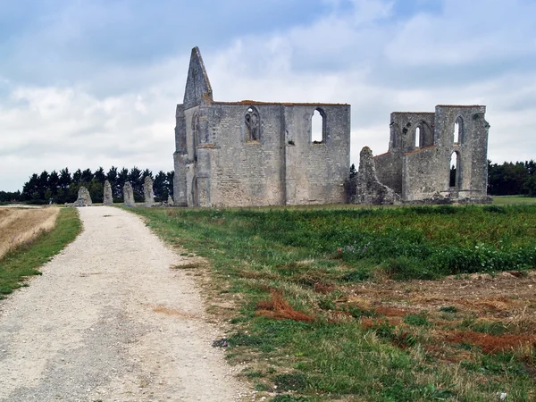 Road to an old cathedral on Island de Re — Stock Photo, Image