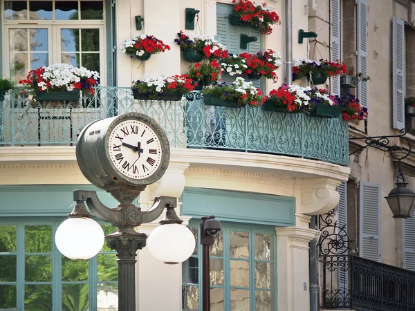 Reloj en el centro de Aviñón, Francia — Foto de Stock