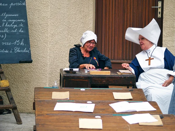 Festival van de wijnoogst in chusclan dorp, ten zuiden van fran — Stockfoto