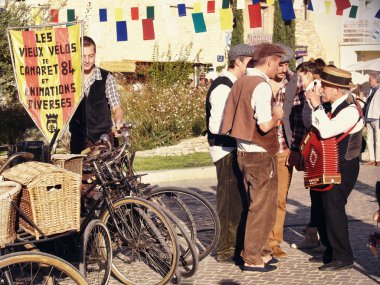 chusclan Köyü, güneyinde fran üzüm hasat festivali