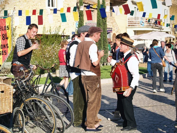 chusclan Köyü, güneyinde fran üzüm hasat festivali