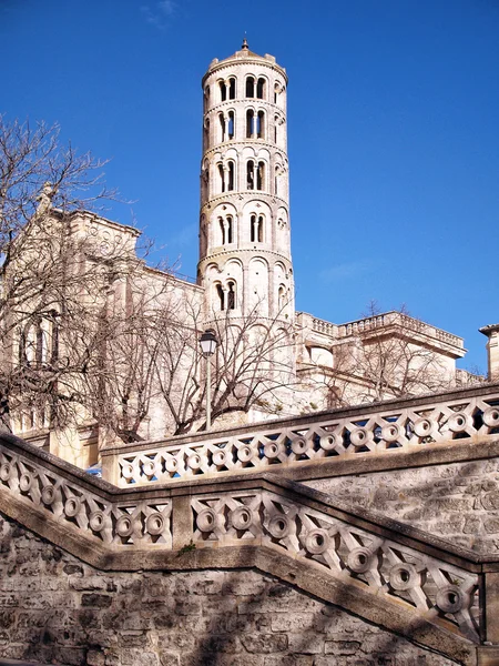 Fenestrelle πύργο, τον καθεδρικό ναό saint-theodorit στην Ούζους — Φωτογραφία Αρχείου