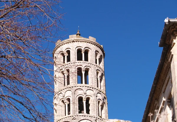Fenestrelle タワー、uzes で聖 theodorit 大聖堂 — ストック写真