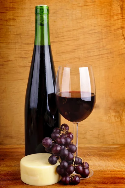 Uvas, vinho e queijo — Fotografia de Stock