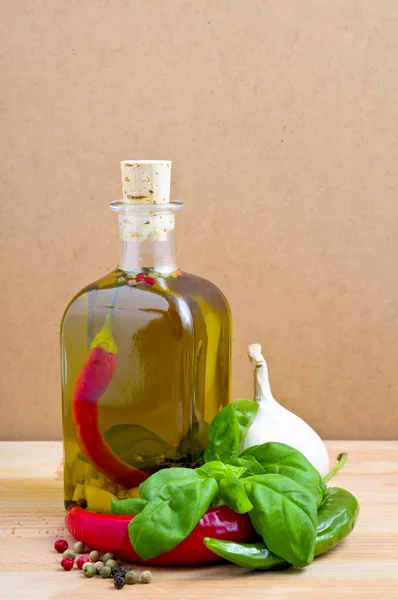 Olio d'oliva infuso — Foto Stock